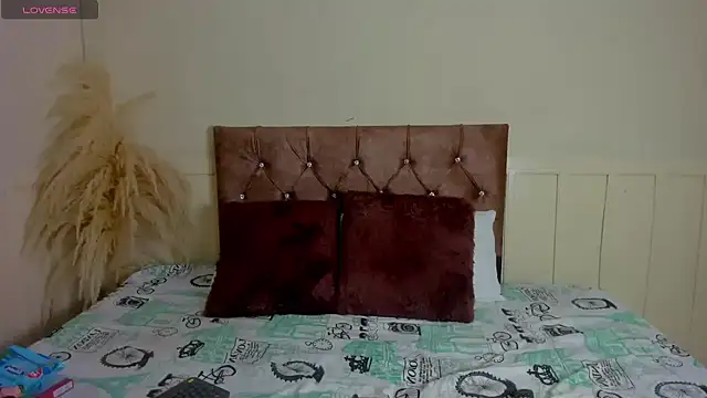 Natashawool1 online show from February 19, 12:33 pm