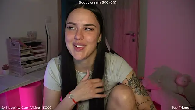 Snapshot of NaomiiMoon chatting on May 24, 6:24 pm NaomiiMoon online show from May 24, 6:24 pm