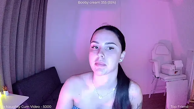 Snapshot of NaomiiMoon chatting on June 1, 7:37 pm NaomiiMoon online show from June 1, 7:37 pm