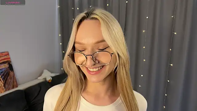 Snapshot of dontouchmyass chatting on January 18, 5:17 pm dontouchmyass online show from January 18, 5:17 pm