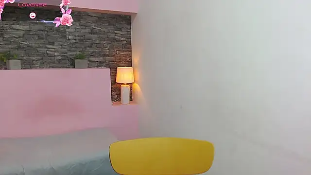 Snapshot of ScarletEmber3 chatting on February 13, 4:22 am ScarletEmber3 online show from February 13, 4:22 am