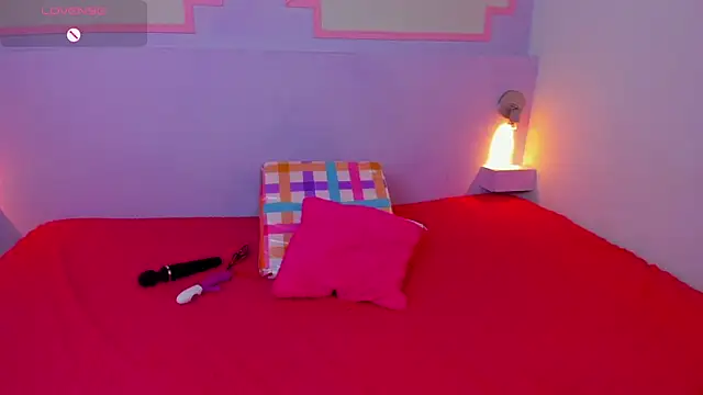 Snapshot of ScarletEmber3 chatting on February 19, 8:22 am ScarletEmber3 online show from February 19, 8:22 am