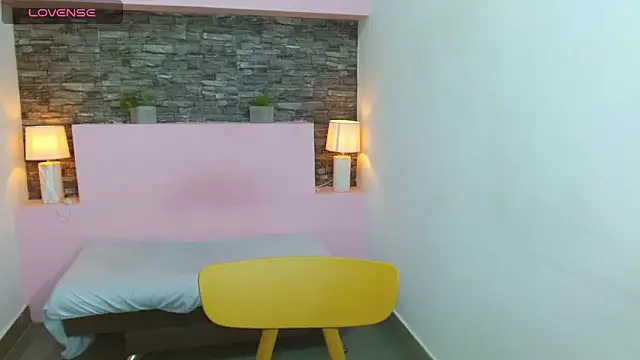 Snapshot of ScarletEmber3 chatting on February 25, 4:03 am ScarletEmber3 online show from February 25, 4:03 am