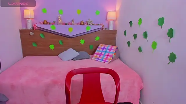 Snapshot of ScarletEmber3 chatting on March 17, 5:34 am ScarletEmber3 online show from March 17, 5:34 am