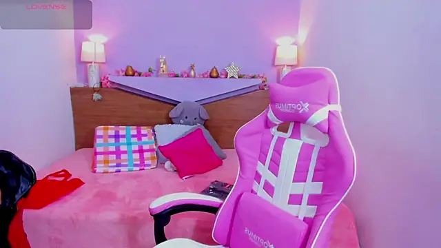 Snapshot of ScarletEmber3 chatting on March 21, 3:44 am ScarletEmber3 online show from March 21, 3:44 am