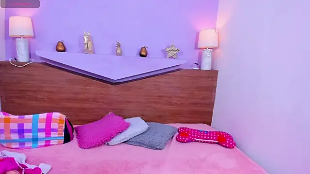 Snapshot of ScarletEmber3 chatting on October 5, 5:06 am ScarletEmber3 online show from October 5, 5:06 am