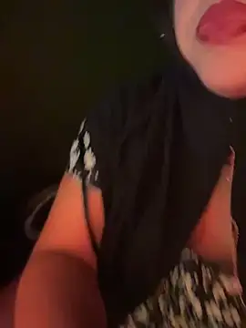 Snapshot of zahra_Jalid chatting on May 23, 8:57 pm zahra Jalid online show from May 23, 8:57 pm