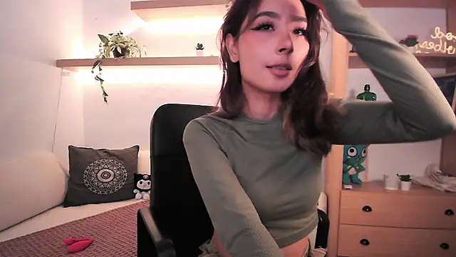 SabrinaSpell  online show from March 26, 3:50 pm