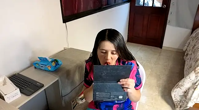 Snapshot of SexLaura_ chatting on February 13, 8:55 pm SexLaura online show from February 13, 8:55 pm