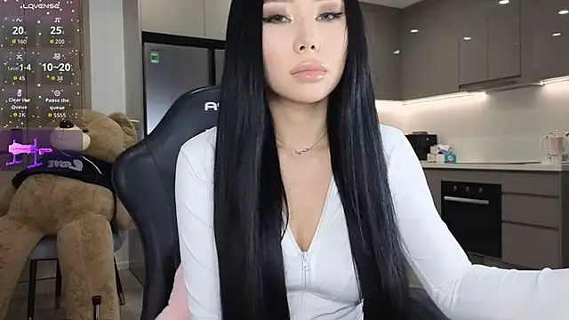 Snapshot of asianqueeny chatting on November 5, 12:43 am asianqueeny online show from November 5, 12:43 am