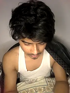 Snapshot of kaif_220 chatting on February 7, 7:39 pm kaif 220 online show from February 7, 7:39 pm