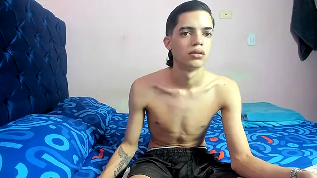 Snapshot of Latinos_2001 chatting on February 3, 6:02 pm Latinos 2001 online show from February 3, 6:02 pm