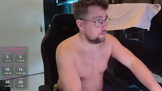 Snapshot of justinitt chatting on February 13, 10:22 pm justinitt online show from February 13, 10:22 pm