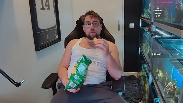 Snapshot of justinitt chatting on February 20, 1:51 pm justinitt online show from February 20, 1:51 pm