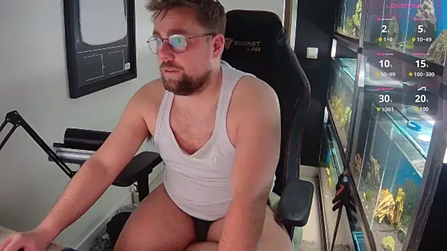 Snapshot of justinitt chatting on February 24, 4:16 am justinitt online show from February 24, 4:16 am