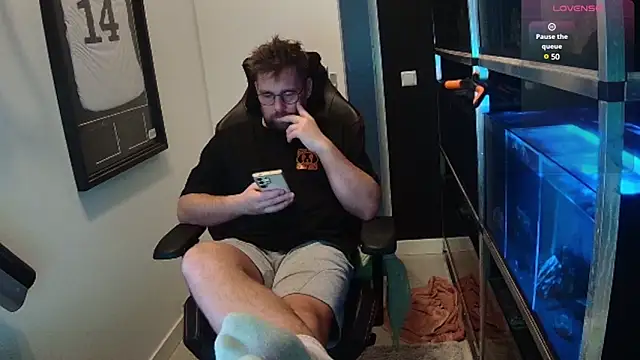 Snapshot of justinitt chatting on February 27, 8:06 am justinitt online show from February 27, 8:06 am