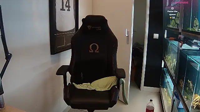 Snapshot of justinitt chatting on February 28, 3:04 pm justinitt online show from February 28, 3:04 pm