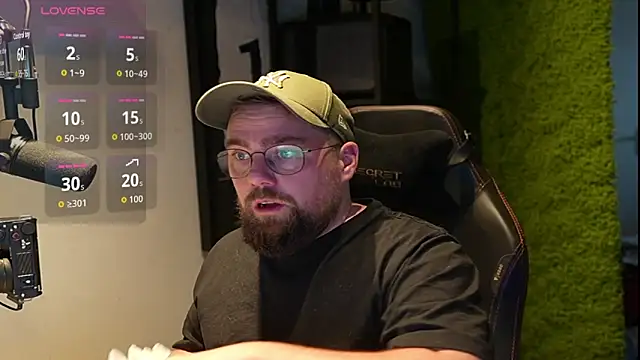 Snapshot of justinitt chatting on November 10, 1:10 pm justinitt online show from November 10, 1:10 pm