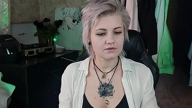 EvaBrownie online show from February 4, 8:35 am