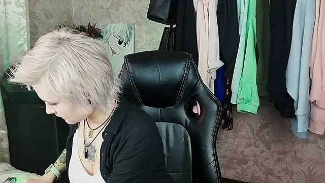 EvaBrownie online show from February 5, 9:57 am