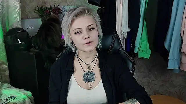 EvaBrownie online show from February 5, 1:11 pm