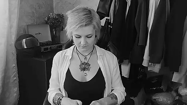 EvaBrownie online show from February 18, 8:27 am