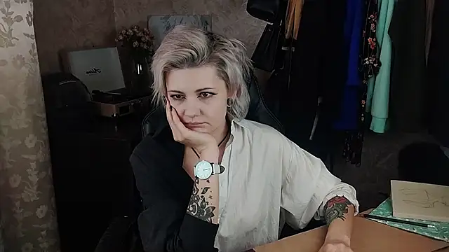 EvaBrownie online show from March 13, 8:59 am