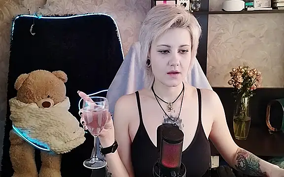 EvaBrownie online show from March 16, 8:10 am