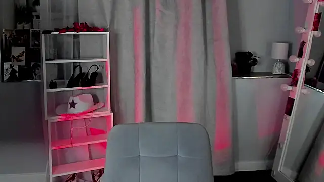 Snapshot of Sahara_Shields chatting on April 26, 9:07 am Sahara Shields online show from April 26, 9:07 am