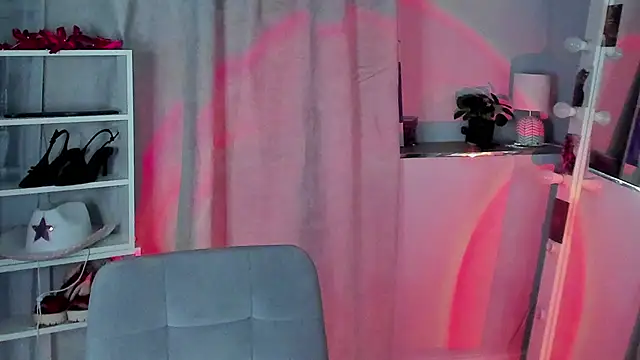 Snapshot of Sahara_Shields chatting on May 16, 11:09 am Sahara Shields online show from May 16, 11:09 am