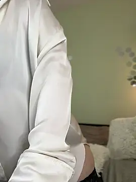 Kiss My Body online show from February 2, 6:10 pm