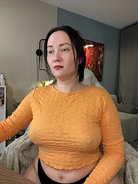 Kiss My Body online show from April 21, 5:50 pm