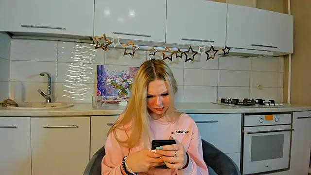 Snapshot of SynnoveEyre chatting on February 7, 6:13 pm SynnoveEyre online show from February 7, 6:13 pm