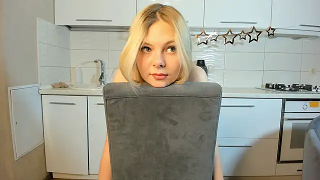 Snapshot of SynnoveEyre chatting on February 10, 5:52 pm SynnoveEyre online show from February 10, 5:52 pm