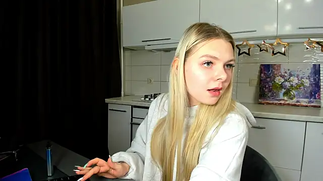 Snapshot of SynnoveEyre chatting on February 17, 5:43 pm SynnoveEyre online show from February 17, 5:43 pm