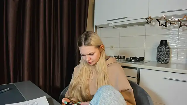 Snapshot of SynnoveEyre chatting on February 21, 2:48 pm SynnoveEyre online show from February 21, 2:48 pm