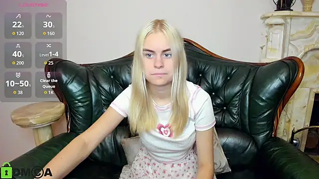 Snapshot of HillEva chatting on September 10, 7:58 pm HillEva online show from September 10, 7:58 pm