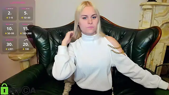 Snapshot of HillEva chatting on October 2, 7:54 pm HillEva online show from October 2, 7:54 pm