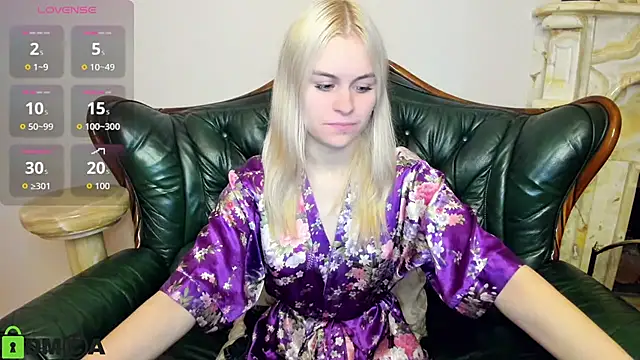 Snapshot of HillEva chatting on October 9, 7:45 pm HillEva online show from October 9, 7:45 pm