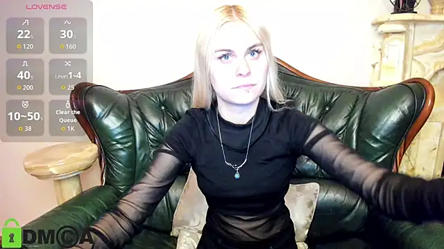 Snapshot of HillEva chatting on October 13, 8:20 pm HillEva online show from October 13, 8:20 pm