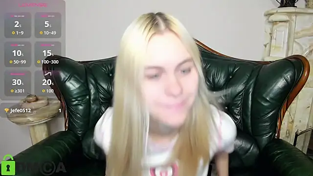 Snapshot of HillEva chatting on November 12, 8:37 am HillEva online show from November 12, 8:37 am