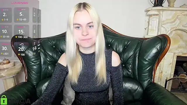 Snapshot of HillEva chatting on November 19, 8:25 am HillEva online show from November 19, 8:25 am