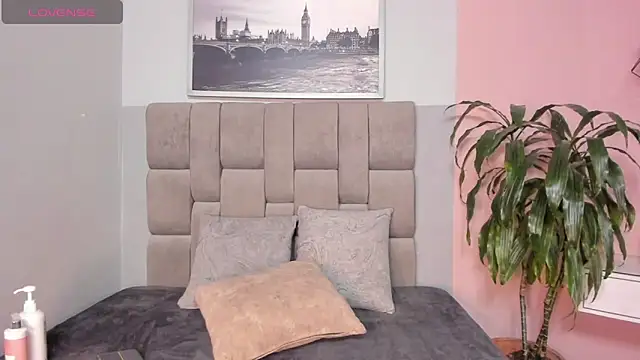 janna lopez  online show from November 16, 11:05 am