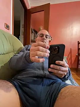 Snapshot of sempreilmio2 chatting on February 15, 2:11 pm sempreilmio2 online show from February 15, 2:11 pm