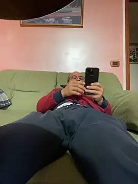 Snapshot of sempreilmio2 chatting on March 1, 11:06 am sempreilmio2 online show from March 1, 11:06 am