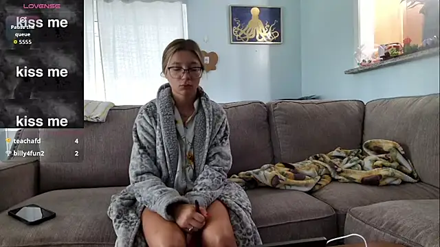 Snapshot of Hatgirl69 chatting on October 9, 2:04 pm Hatgirl69 online show from October 9, 2:04 pm