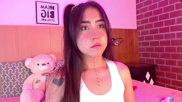 Snapshot of AdaaMillan chatting on February 7, 11:23 am AdaaMillan online show from February 7, 11:23 am