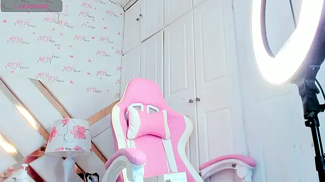 NoaBrowm online show from January 30, 1:53 pm