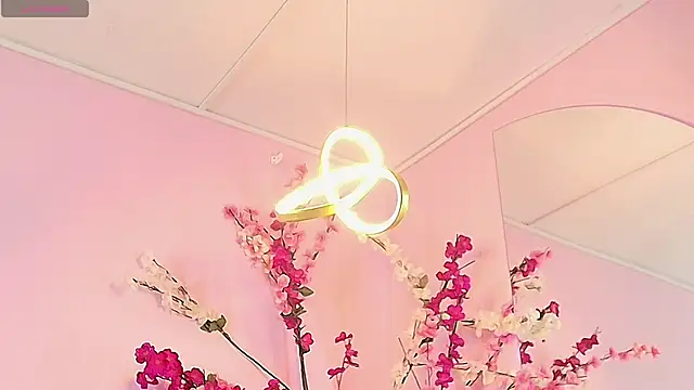 Snapshot of scarlette69 chatting on February 8, 12:28 am scarlette69 online show from February 8, 12:28 am