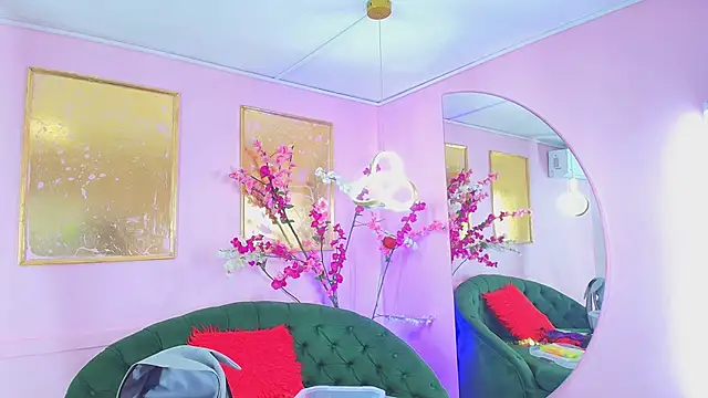 Snapshot of scarlette69 chatting on December 2, 7:53 pm scarlette69 online show from December 2, 7:53 pm